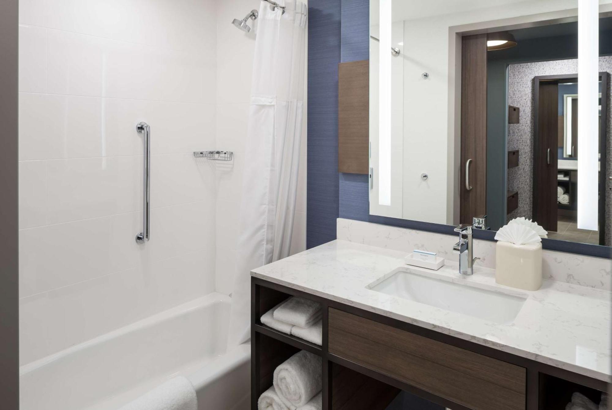 Hilton Garden Inn Madison Downtown, Wi Экстерьер фото
